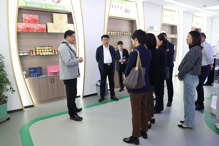 2024.4.20徐州商務局局長夏友峰-配圖.jpg